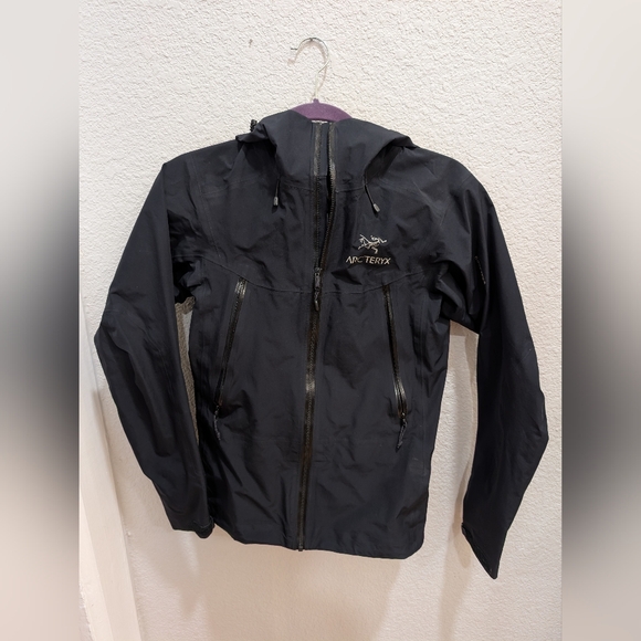 Arc'teryx Women's Shell Jacket in Black - Picture 1 of 5